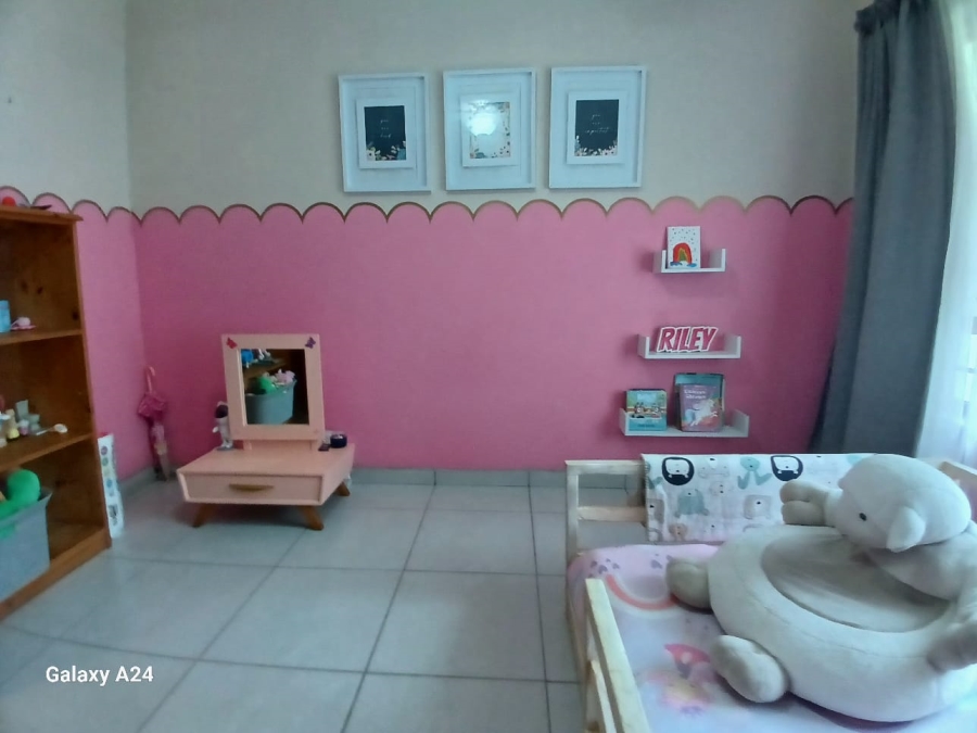 5 Bedroom Property for Sale in Beacon Bay Eastern Cape